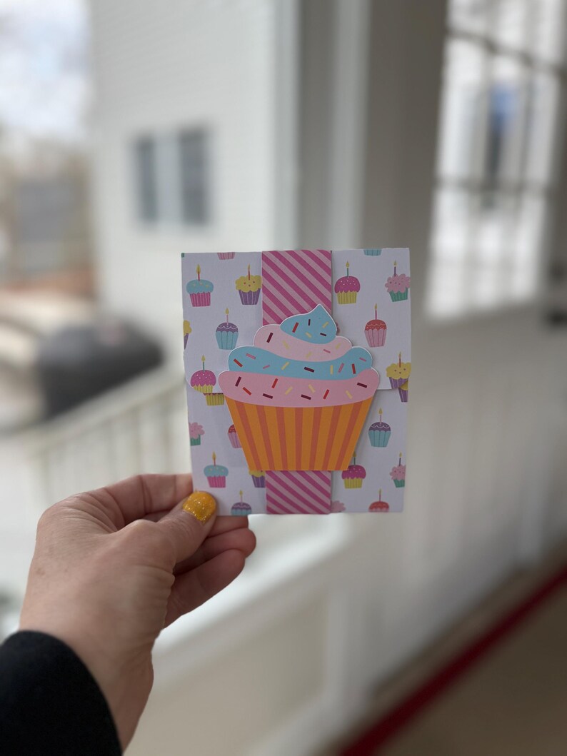 Cupcake birthday card pop-up gift bag