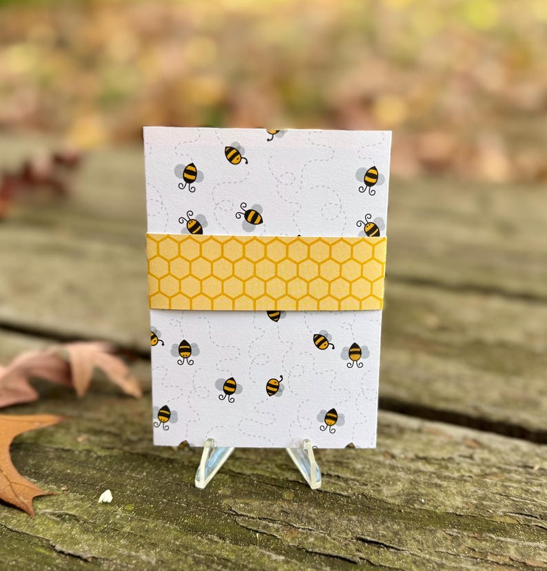 Bee-utiful card inside gingham design